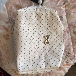 Elegant White Bow Accent Women's Make Up Bag